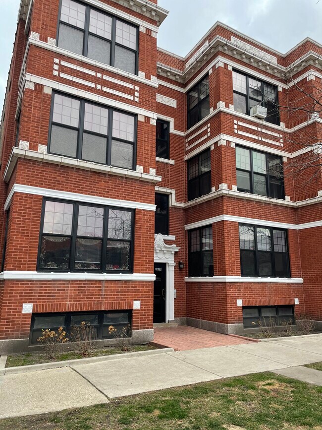 Foto del edificio - 6409 N Lakewood Ave