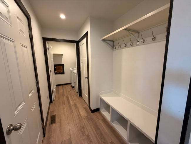 Building Photo - 240 Triple Creek Dr