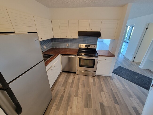 Building Photo - 10149 Saskatchewan Dr NW