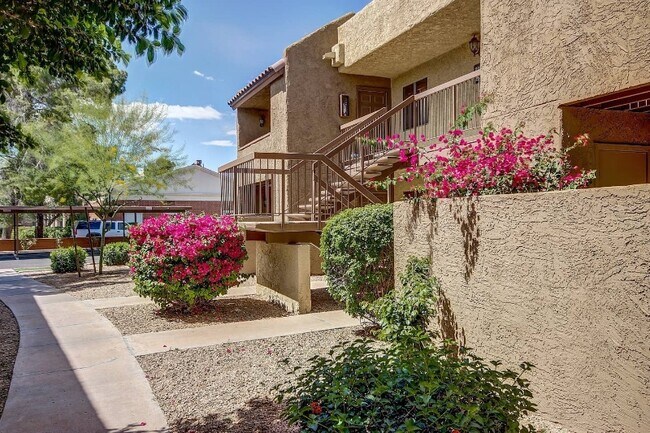 Foto del edificio - 5877 N Granite Reef Rd