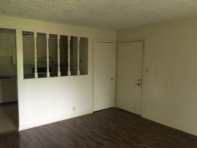 Building Photo - Robinwood Apartments