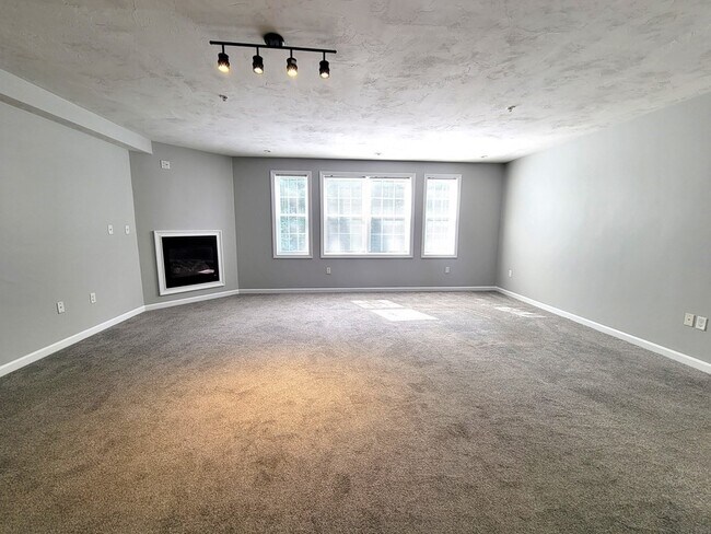 Foto del edificio - 70 Oak St Ext