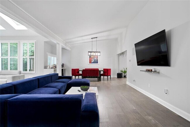 Foto del edificio - 215 Camden Rd NE