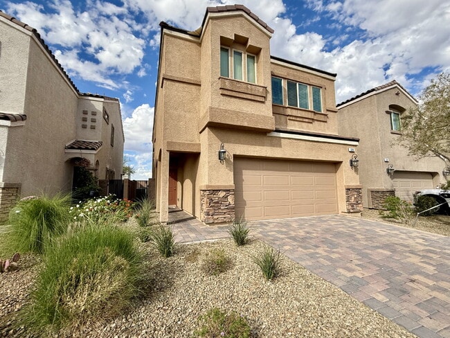 Foto del edificio - 4 BED, 2.5 BATH, 2 CAR-GARAGE, TWO-STORY, SINGLE FAMILY HOME FOR