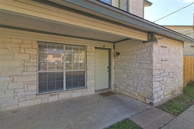 Building Photo - 2211 Creekside Ln