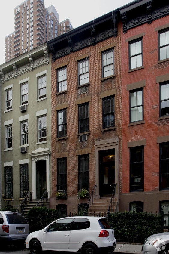 Building Photo - 428 W 44th St
