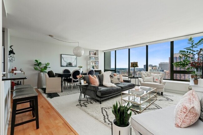 Building Photo - Beautiful 1 Bedroom Condo in Lakeview East!