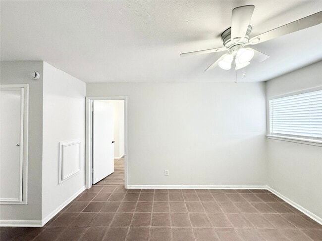 Building Photo - 1141 N Durham Dr