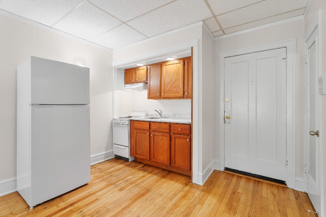 Photo - 1440 W Howard St Apartment