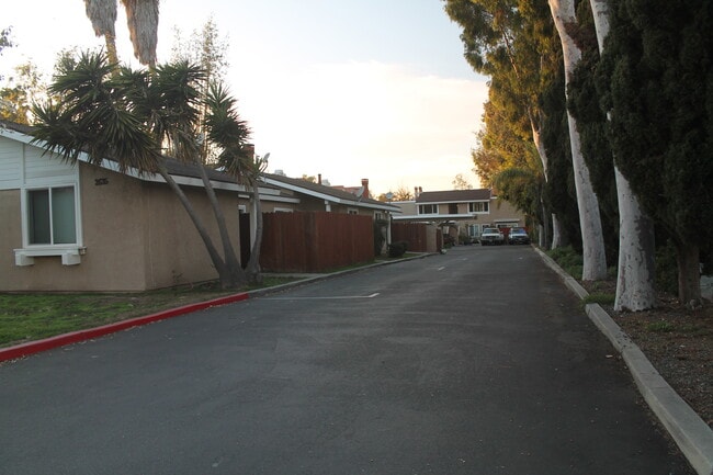 Building Photo - 2635 Santa Ana Ave
