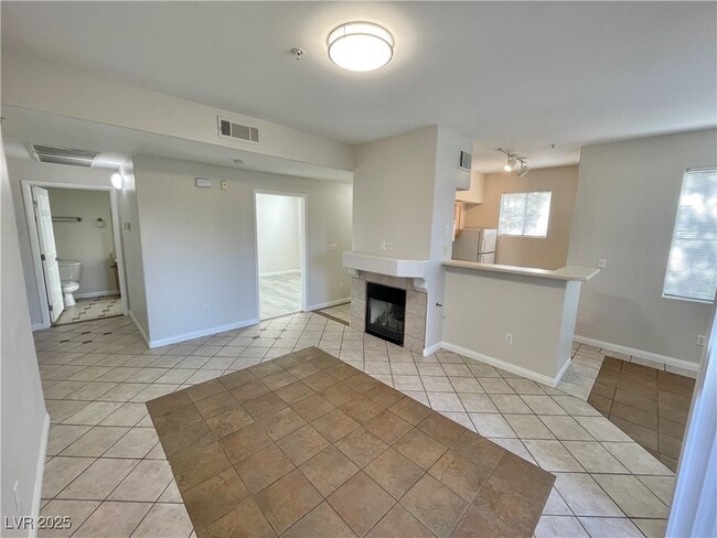 Foto del edificio - 9050 W Warm Springs Rd