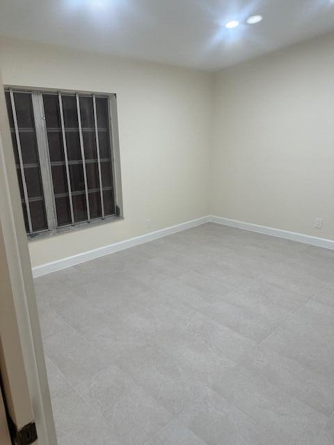 Building Photo - 5400 Lakewood Cir S