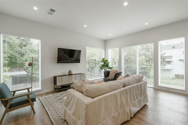 Foto del edificio - 3522 Routh St