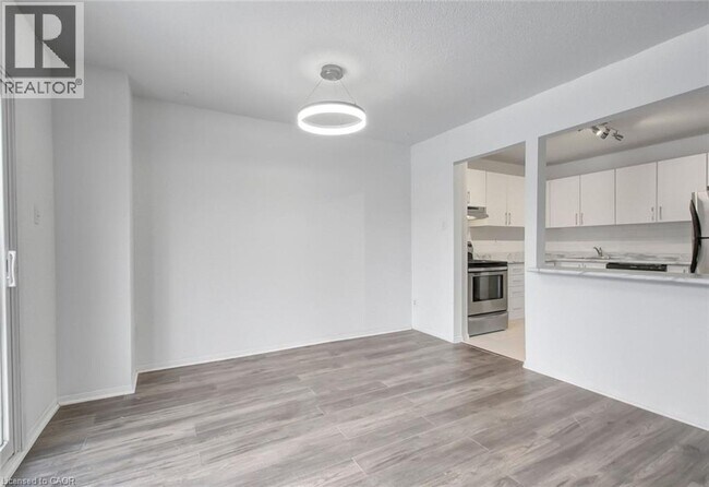 Building Photo - 6530 Glen Erin Dr