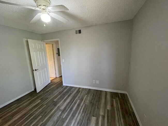 Building Photo - 420 Forestway Cir