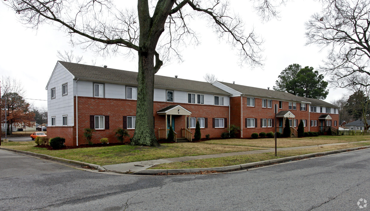 Primary Photo - East Pollux Apartments