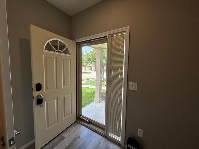Foto del edificio - 4035 Cornerstone Dr