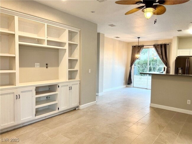 Foto del edificio - 8824 Iron Hitch Ave