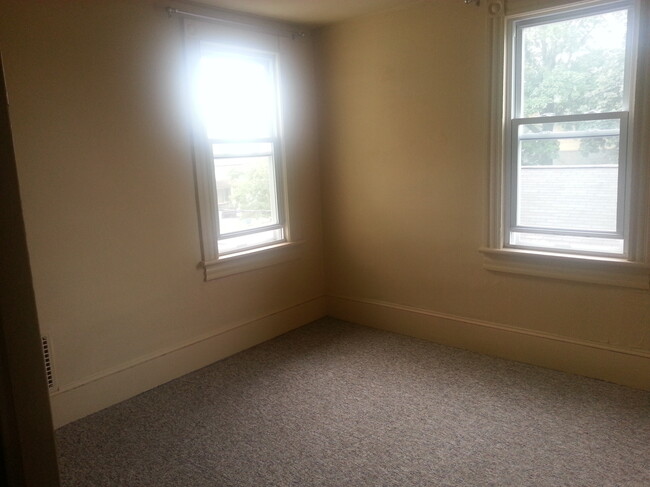 bedroom 2 - 341 Summerhill Ave
