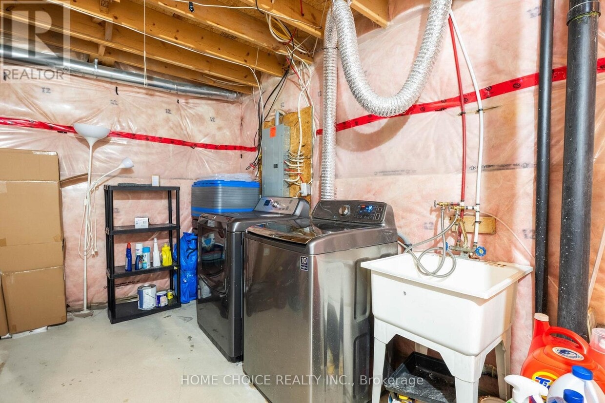 Photo du bâtiment - 328 Rita's Ave