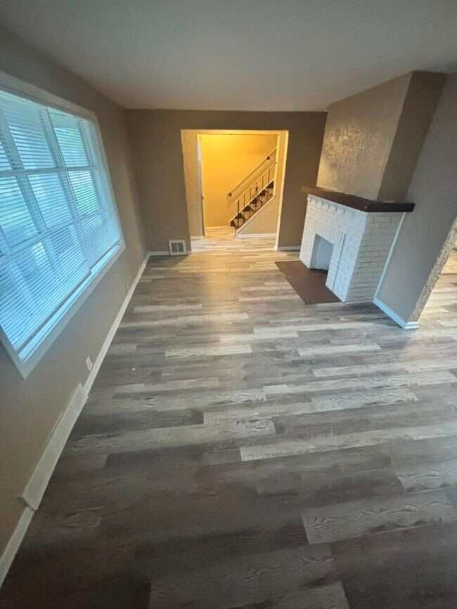 Foto del edificio - 8610 Jeffries Ave