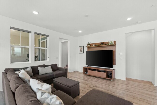 Building Photo - 5380 Calle Rockfish