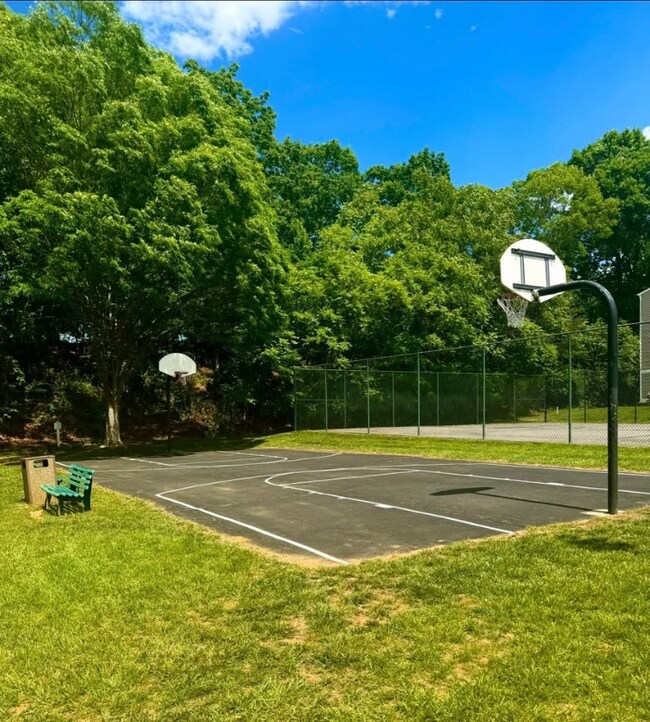 Building Photo - 600 Reusens Rd