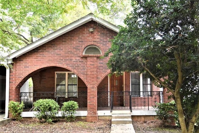 Building Photo - 708 Bryan St SE