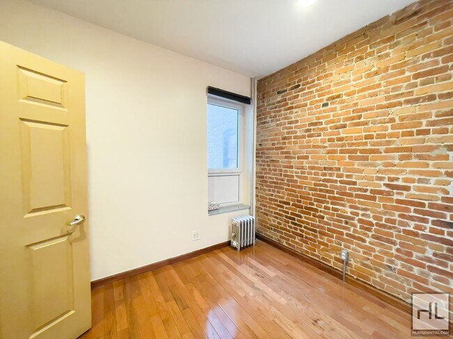Foto del edificio - HURON STREET / Greenpoint Brooklyn / Spaci...