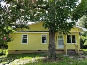 Building Photo - 204 Sawyer St