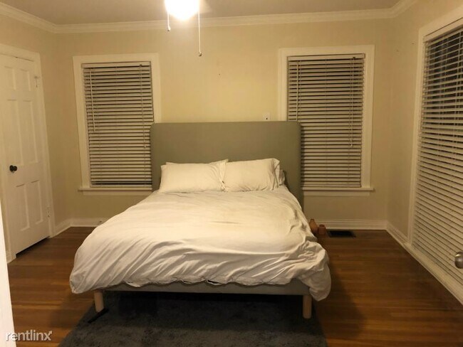Foto del edificio - 2 br, 2 bath House - 3305 Rogers Ave.