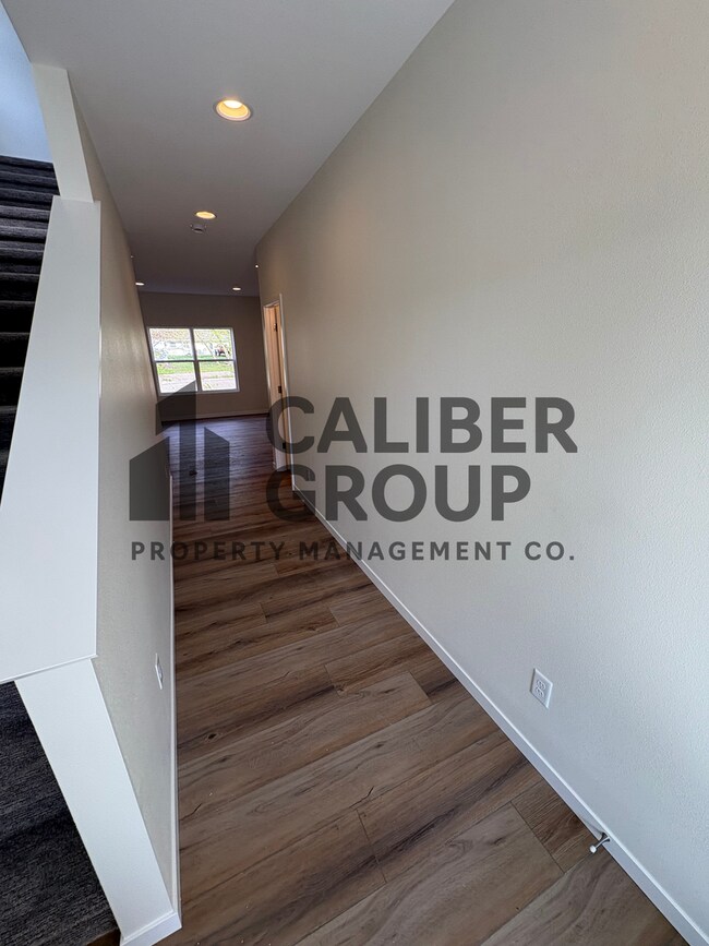 Foto del edificio - 3 Bd 1 Ba Condo for rent in Waterloo, IA