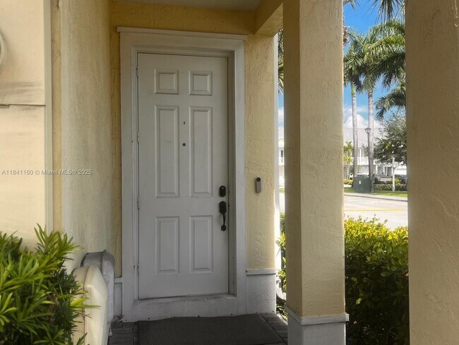 Foto del edificio - 7480 NW 114th Path