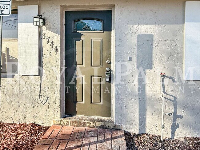 Foto del edificio - 3744 Estelle Ave