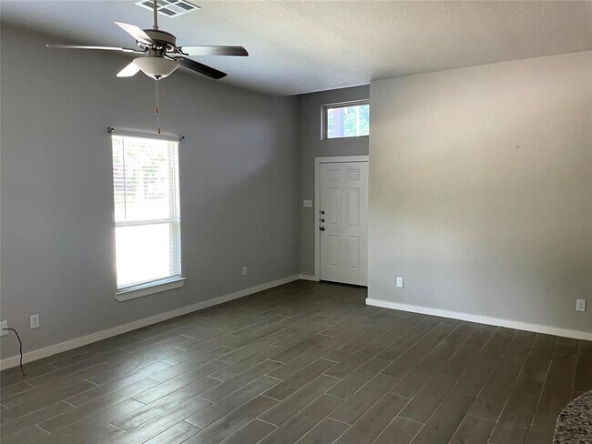 Foto del edificio - 225 Oakcrest St