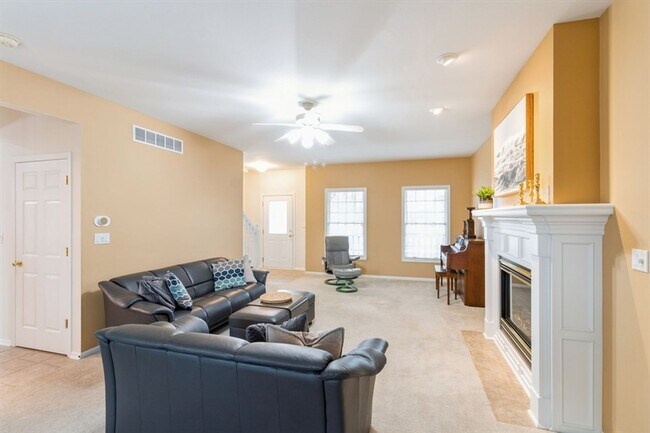 Building Photo - 2620 Camden Dr