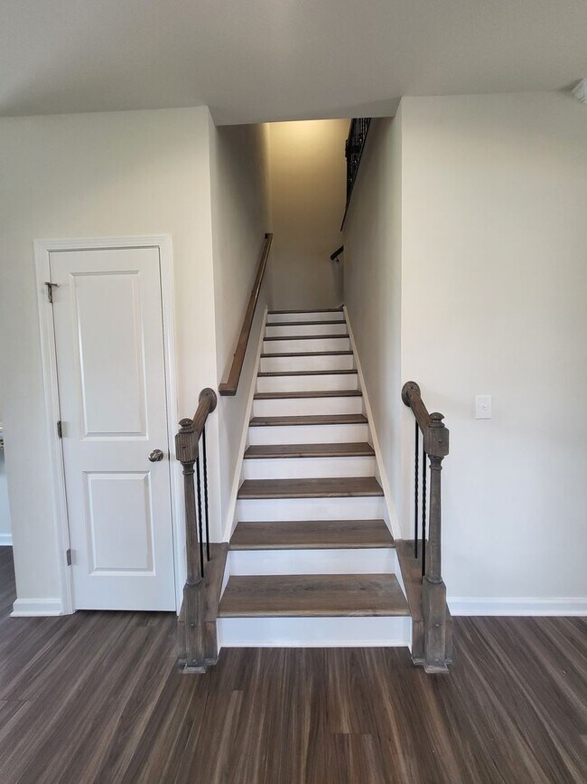 Foto del edificio - Beautiful 4BR/2.5BA Home in Gambill Forest