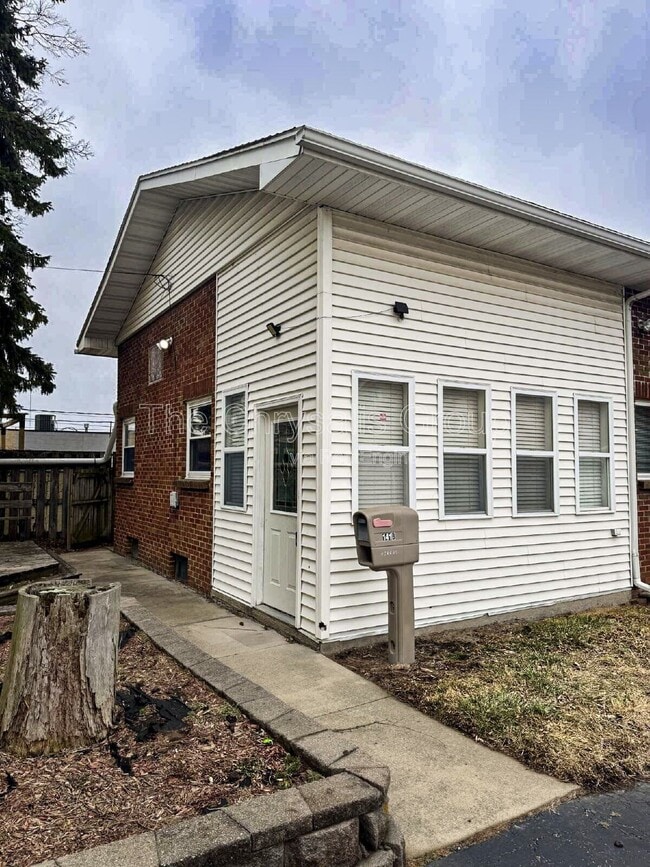 Building Photo - 141 E Walnut St