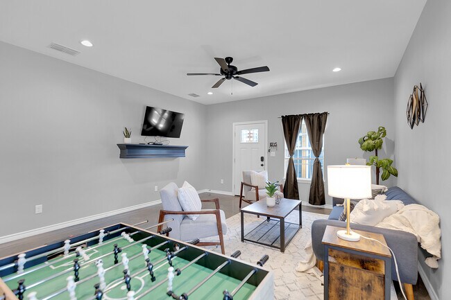 Building Photo - 5954 Midterm Rental