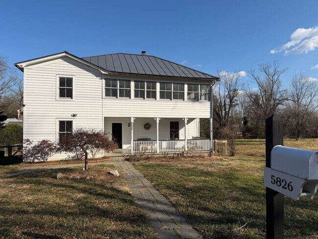 Foto del edificio - 5826 Railroad Ave