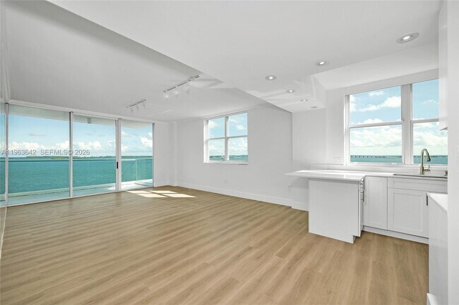 Foto del edificio - 800 Claughton Island Dr