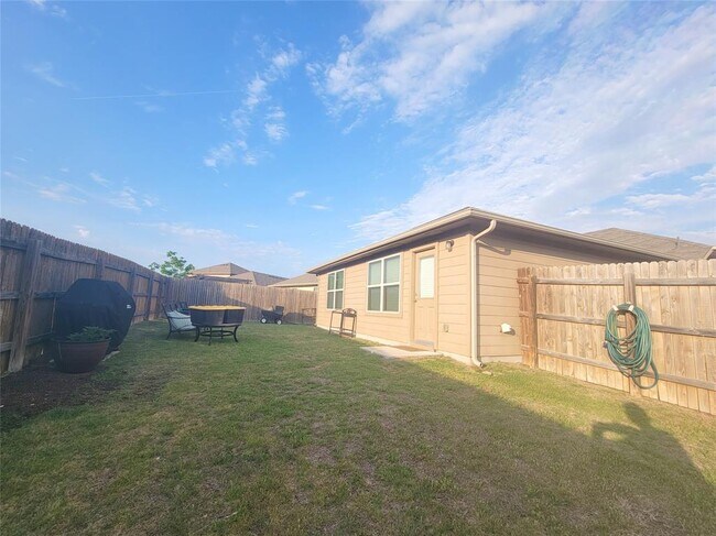 Foto del edificio - 601 Pinnacle Dr