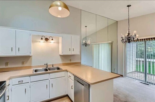 Foto del edificio - 4620 1/2 Ridge Cliff Dr