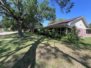 Building Photo - 9602 Fairdale Ln