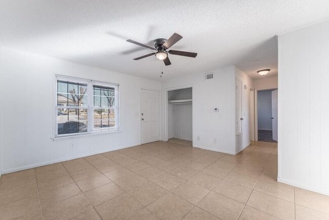 Foto del edificio - 600 W Olive St