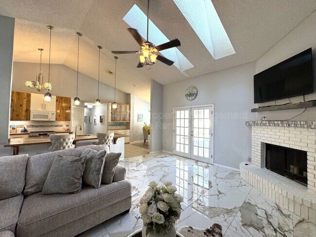 Foto del edificio - 4955 Southfork Ranch Dr