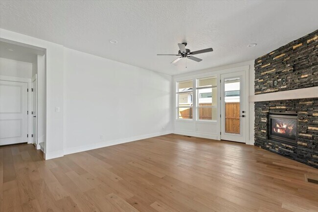 Foto del edificio - 8283 W Shams Ln