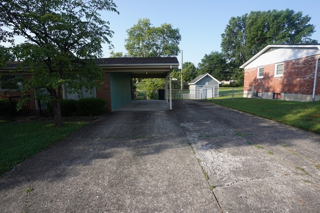Car port / parking - 508 Kent Dr
