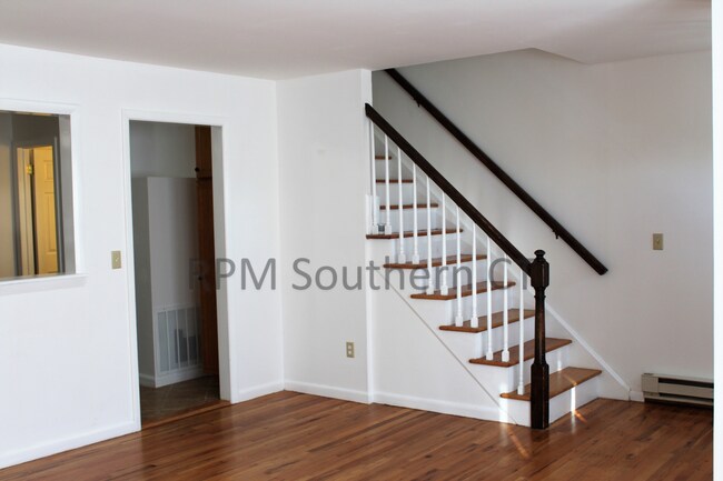 Building Photo - 2 bedroom in Cos Cob CT 06807