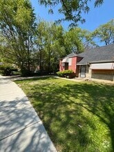 Building Photo - 9713 S Oglesby Ave